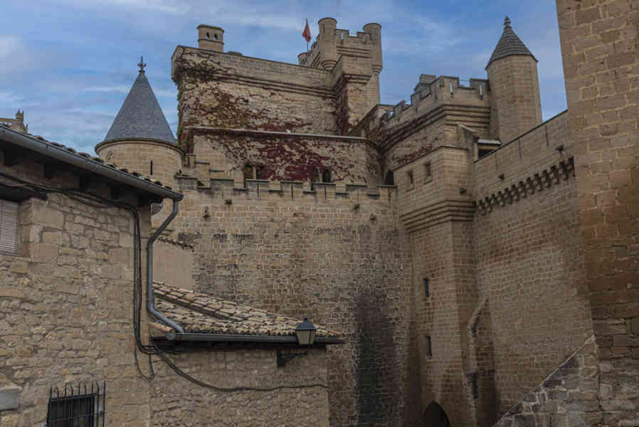 Comunidad Foral de Navarra 047 - Olite - palacio Real de Olite.jpg